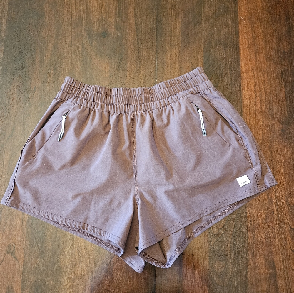 VUORI DASH SHORT size small Excellent Pre-Owned Condition